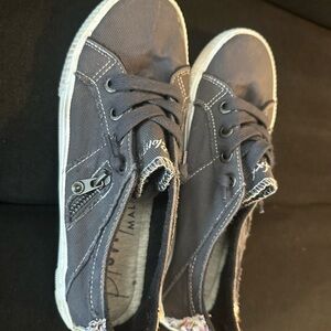 Blowfish Charcoal Lace-Up Flats